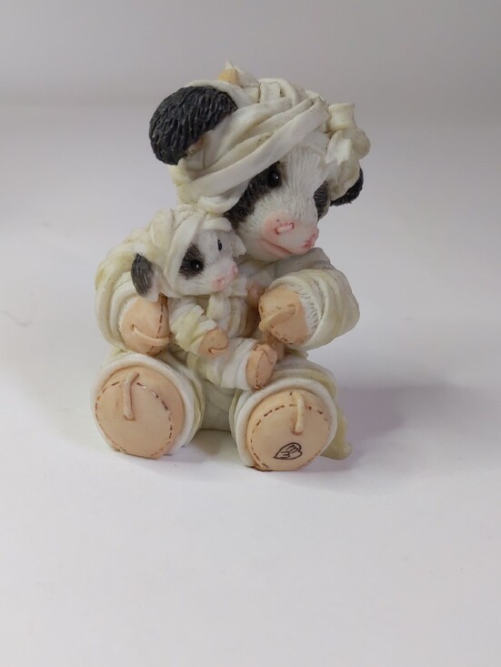 Enesco Other - Vintage Enesco Mary’s Moo Moos 'All Wrapped In Moo' Figurine